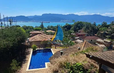 Em condomínio - região central de ilhabela - proximo a praia