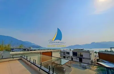 Casa nova em condomínio à venda em ilhabela-sp, bairro central: 5 quartos (4 suítes) 2 salas, 312m² de área. próximo a praia.