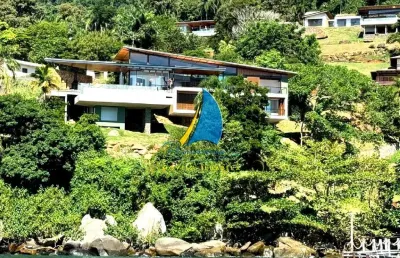 Casa nova de alto padrão em costeira - frente ao mar