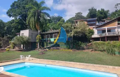 Área de 1.400m² com 3 casas independentes - vista para o mar de ilhabela