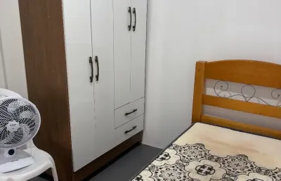 Quartos individuais com áreas comuns compartilhadas