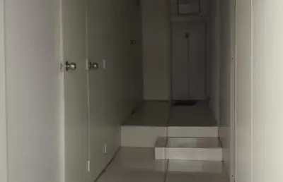 Quartos individuais com áreas comuns compartilhadas