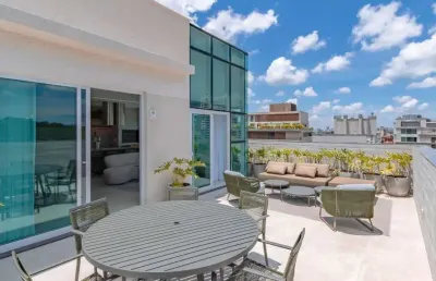 Cabral, cobertura  ed. infinite,  finamente  mobiliada e decorada, 216m² privativos, 3 suítes, espa