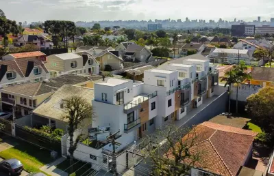 Guabirotuba, sobrado em condomínio, terraço descoberto e 2 vagas paralelas no subsolo, à venda, cur