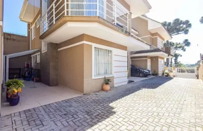Barreirinha, sobrado triplex em condomínio, mobiliado, 3 quartos, suíte, localização privilegiada e