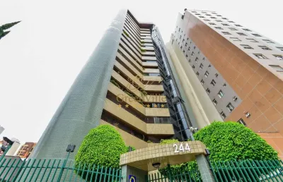 Cabral, apto andar alto, 1 por andar, 198 metros privativos, 4 quartos, 2 suítes, salas amplas e 2