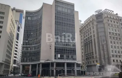 Amplo andar com 1.037m2  em  frente a igreja da candelária