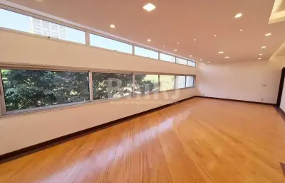 Oportunidade única!!!belíssimo apartamento 3 quartos reformado com vista da praça.