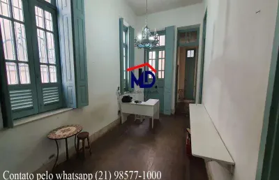 Casa bem localizada, 6 quartos, 2 salas, quase esquina rua bento lisboa