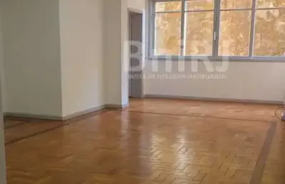 Apartamento no centro histórico de petrópolis - com 03 quartos , sendo 01 suíte - sem vaga.