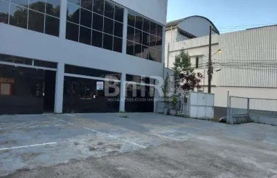 Ampla loja  em dois pavimentos - coronel veiga - petropolis - rj.