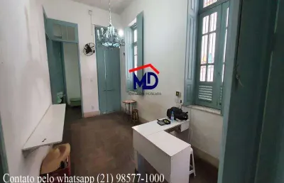 Casa bem localizada, 6 quartos, 2 salas, quase esquina rua bento lisboa