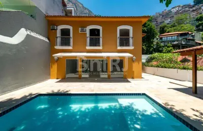 Bandeira de mello vende no alto gávea maravilhosa casa com 05 quartos e dependências. piscina e churrasqueira. venha conhecer