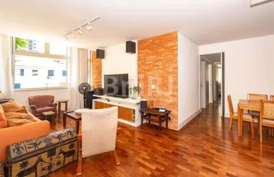 Bandeira de mello vende com exclusividade no leblon. apartamento com sala em dois ambientes 03 quartos. venha conhecer