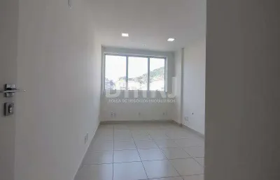 Sala comercial com excelente localização junto ao metrô!!!