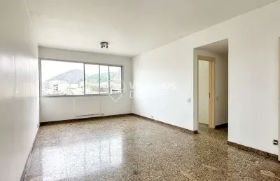 100% reformado, vista livre e vaga de garagem no leme!
