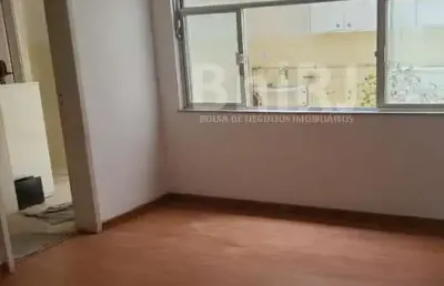 Apartamento com 02 quartos  - com 01 vaga- retiro - petropolis - rj.