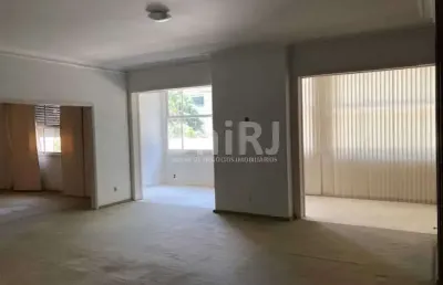 Excelente oportunidade em ipanema: amplo apartamento, com quatro quartos, a 100 metros da praia