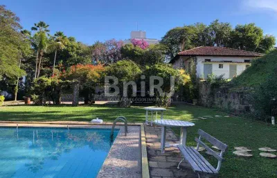 Encantadora propriedade com duas residências e infraestrutura completa