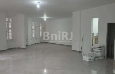 Sobrado comercial- com amplo salão - centro histórico de petrópolis - rj.
