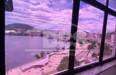 Sala comercial à venda no centro de niterói. vista livre e localização privilegiada!