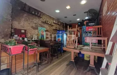 Prédio comercial com um bar no térreo. venha ter o seu próprio negócio no centro da cidade!!! localização ímpar!