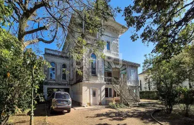 Palacete cercado de verde ? ideal para hotel boutique em localização nobre