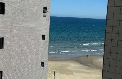 Conforto e beleza: apartamento com vista deslumbrante para o mar
