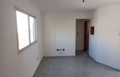 Apartamento de 1 dormitório no primeiro andar, com vaga de garagem locação.