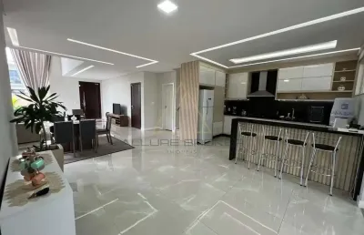 Casa de alto padrão a venda em balneário piçarras sc.