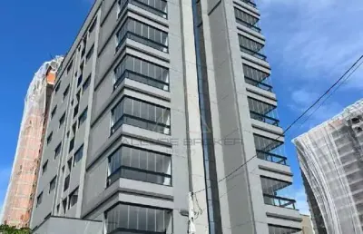 Apartamento quadra mar a venda no bairro itacolomi em piçarras-sc