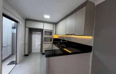 Sobrado  a venda no bairro centro na cidade balneário piçarras em santa catarina