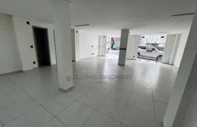 Loja no centro, de frente ao mole central,  próximo a nereu ramos em balneário piçarras- sc.