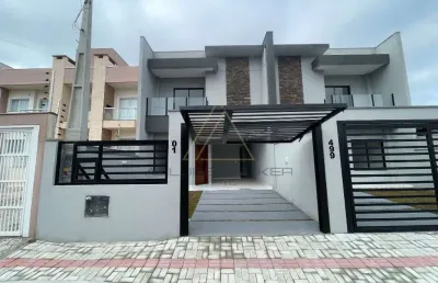 Sobrado novo, apenas 500 metros da praia no bairro itacolomi em balneario piçarras