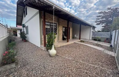 Casa com 3 quartos à venda no itacolomi, balneário piçarras  por r$ 1.280.000