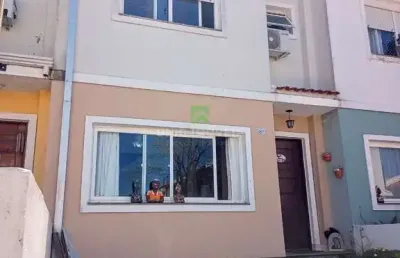 Casa de condomínio 3 dormitórios, 1 suíte, 2 vagas, pátio amplo