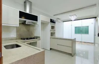 Casa com 3 quartos à venda na Rua Pioneiro José Garbieri, 62, Jardim Tóquio, Maringá