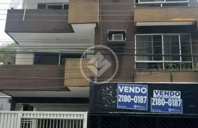 Prédio misto com dois apartamentos + loja no coração da praia da costa. codigo: 89662