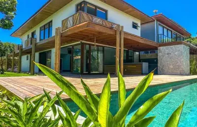 Casa à venda 5 suítes condomínio alto padrão praia do forte