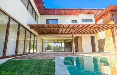 Casa à venda 5 suítes condomínio com acesso a praia alto padrão - praia do forte