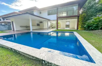 Casa à venda 5 suítes em praia do forte alto padrão condomínio com acesso à praia