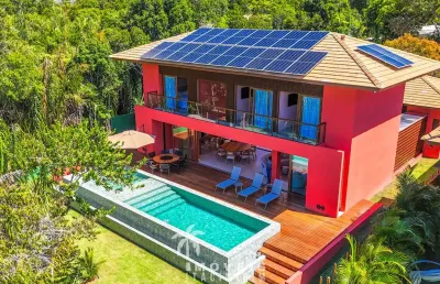 Casa à venda 5 suítes alto padrão em condomínio acesso à praia em praia do forte