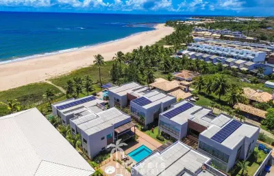 Apartamento 3 suítes térreo condomínio pé na areia alto padrão em itacimirim