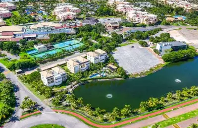 Apartamento térreo 2/4 em condomínio no iberostar em praia do forte