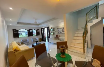 Lindo duplex à venda em condomínio fechado – 140m² | 3 suítes | reformado e projetado