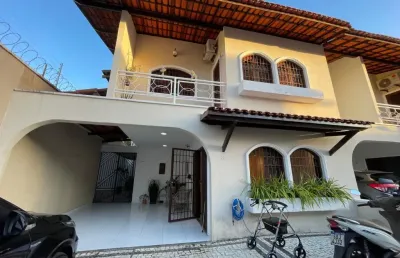 Lindo duplex à venda em condomínio fechado – 140m² | 3 suítes | reformado e projetado