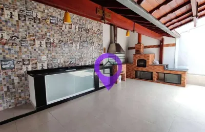 Casa de 190m² em terreno de 300m² no santa rita, pouso alegre. 3 dormitórios (1 suíte com hidromassagem), piscina, 4 vagas e área gourmet