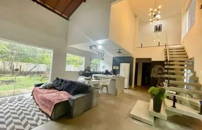 Casa independente, frete para rua asfaltada em barra de guaratiba,  em terreno de 450m²,para venda ou aluguel.