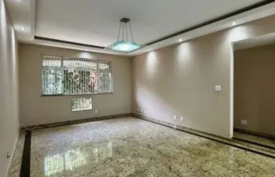 Apartamento tipo casa, silencioso com vista para o verde