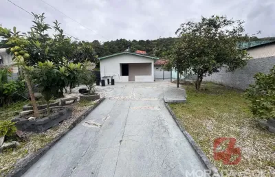 Casa em tabuleiro  -   itapema , locação por r$ 2.600,00